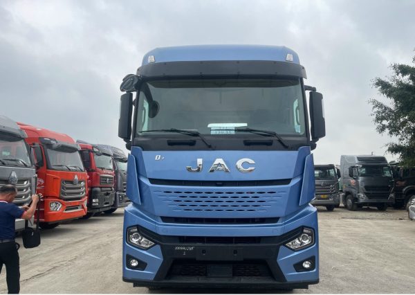 XE ĐẦU KÉO JAC Q7 420HP